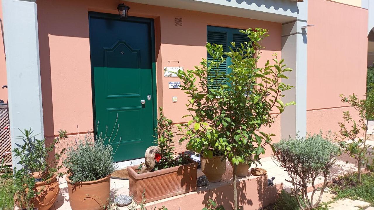 Adi'S Apartment On The Beach Барбати Екстериор снимка