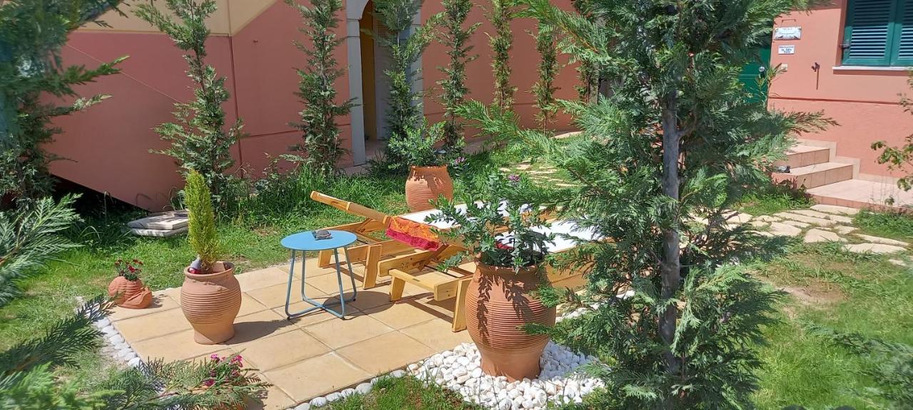 Adi'S Apartment On The Beach Барбати Екстериор снимка
